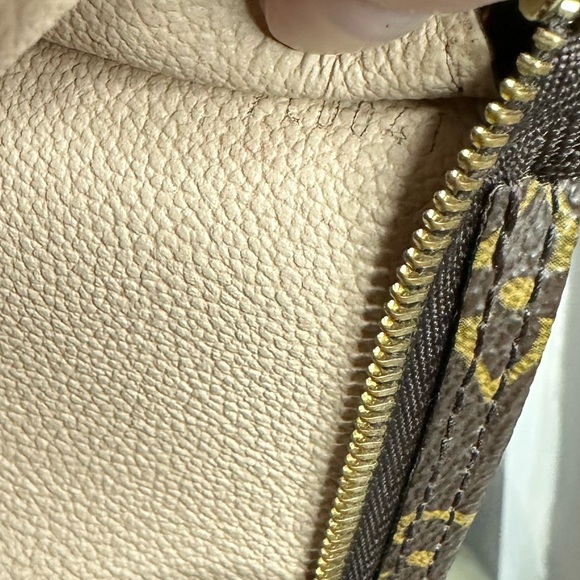 Louis Vuitton Monogram Bucket Pouch - Picture 14 of 15